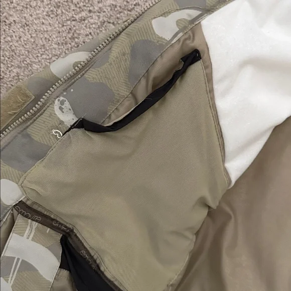 Camouflage Snowboarding Jacket - Picture 3 of 13